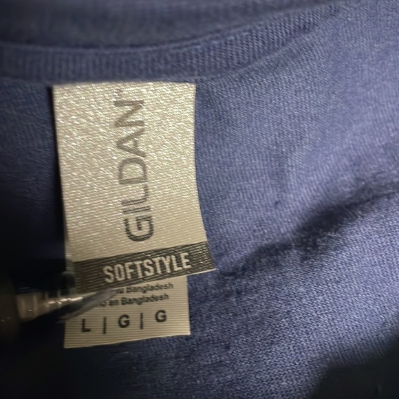 Gildan T-shirt size large - Picture 3 of 3